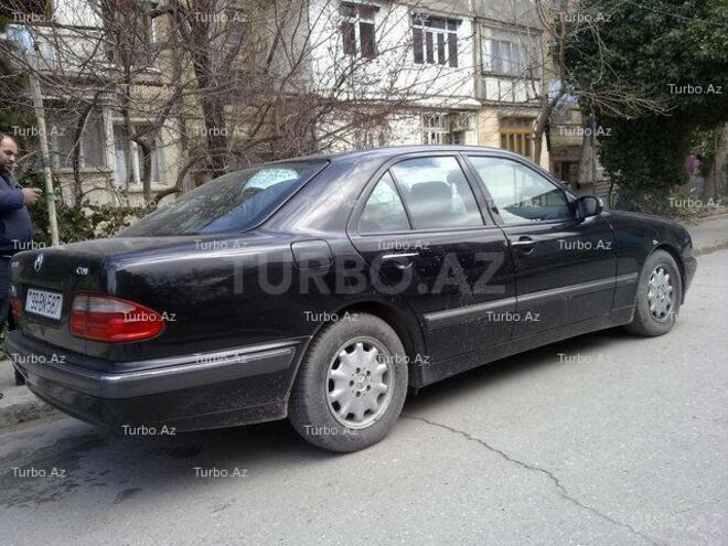 Mercedes E 220 2000, 180,000 km - 2.2 l - Bakı