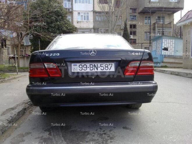 Mercedes E 220 2000, 180,000 km - 2.2 l - Bakı