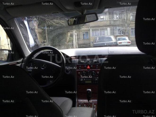 Mercedes E 220 2000, 180,000 km - 2.2 l - Bakı
