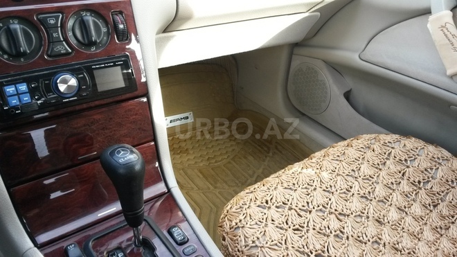 Mercedes E 220 1999, 323,013 km - 2.2 l - Bakı