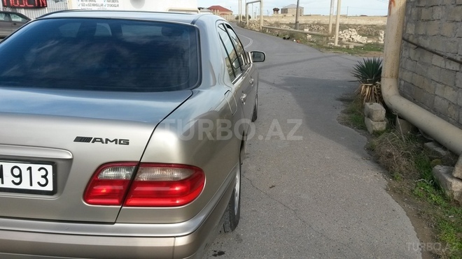 Mercedes E 220 1999, 323,013 km - 2.2 l - Bakı