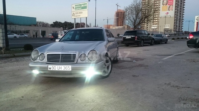 Mercedes E 240 1999, 239,000 km - 2.6 l - Bakı