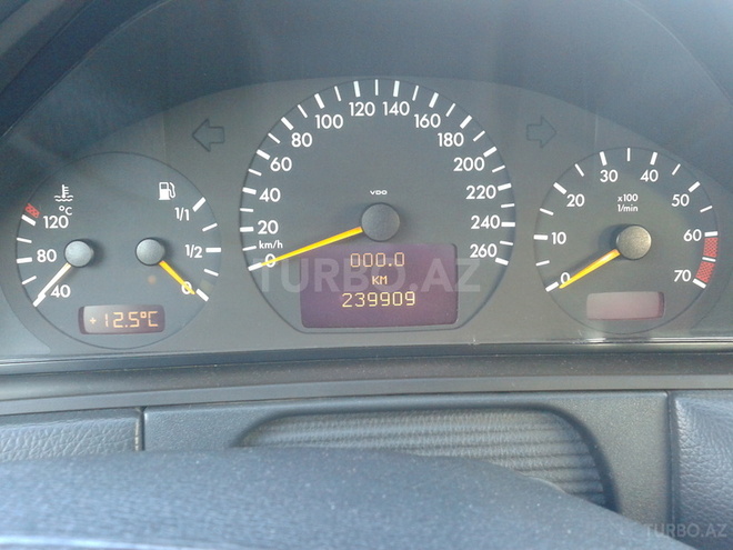 Mercedes E 200 2000, 239,900 km - 2.0 л - Bakı