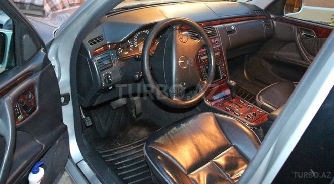 Mercedes E 280 2000, 195,000 km - 2.8 л - Bakı