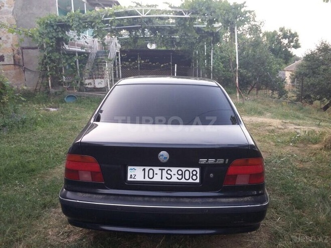 BMW 528 1996, 305,000 km - 2.8 l - Bakı