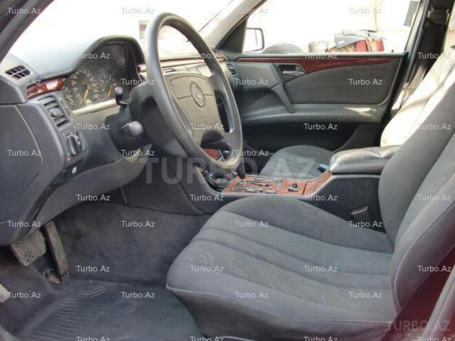 Mercedes E 220 1998, 293,000 km - 2.2 l - Bakı