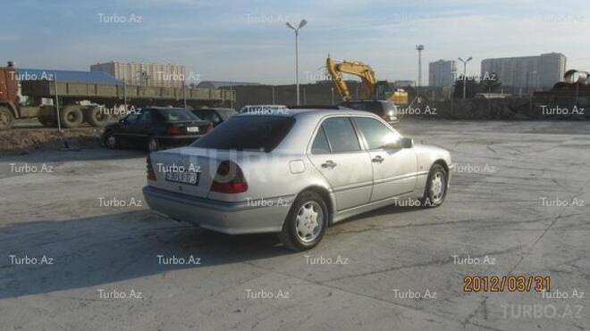 Mercedes C 220 1999, 198,000 km - 2.2 l - Bakı