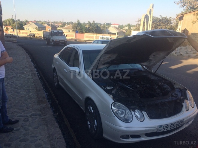 Mercedes E 220 2006, 230,000 km - 2.2 l - Masallı
