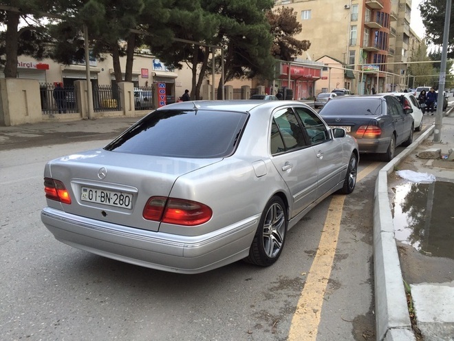 Mercedes E 270 2000, 270,000 km - 2.7 l - Bakı