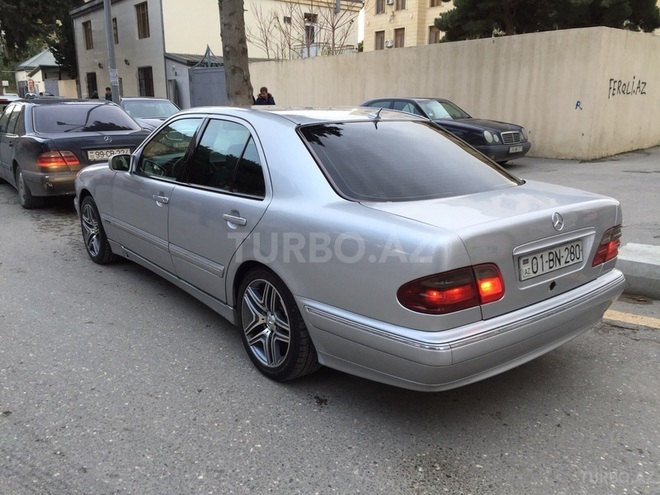 Mercedes E 270 2000, 270,000 km - 2.7 l - Bakı