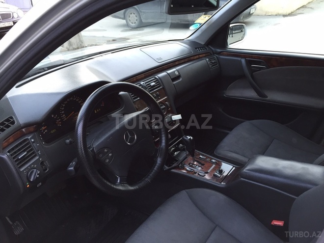Mercedes E 270 2000, 270,000 km - 2.7 l - Bakı