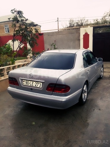 Mercedes E 220 1999, 250,000 km - 2.2 l - Bakı