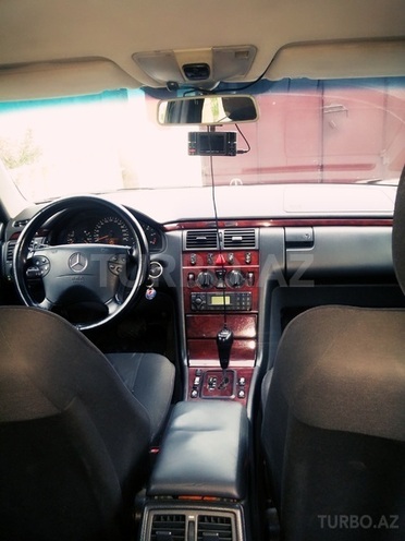 Mercedes E 220 1999, 250,000 km - 2.2 l - Bakı