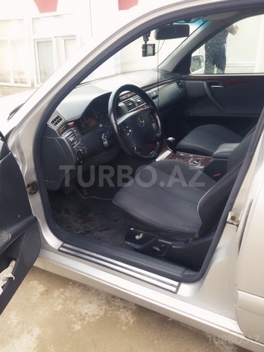 Mercedes E 220 1999, 250,000 km - 2.2 l - Bakı
