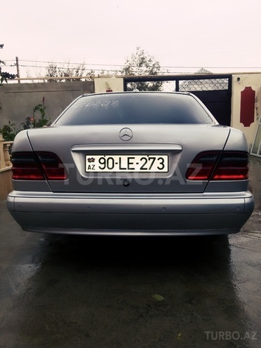 Mercedes E 220 1999, 250,000 km - 2.2 l - Bakı