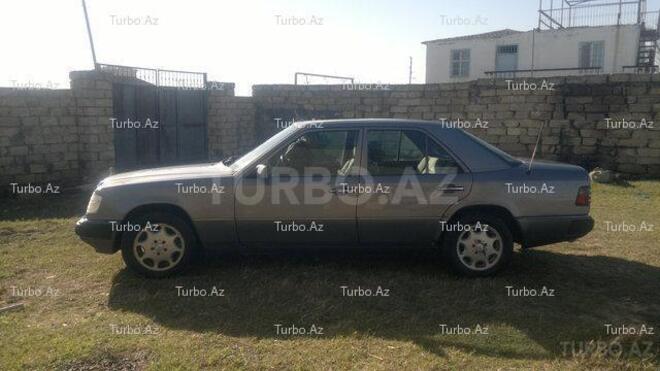 Mercedes E 300 1992, 221,600 km - 3.0 l - Bakı