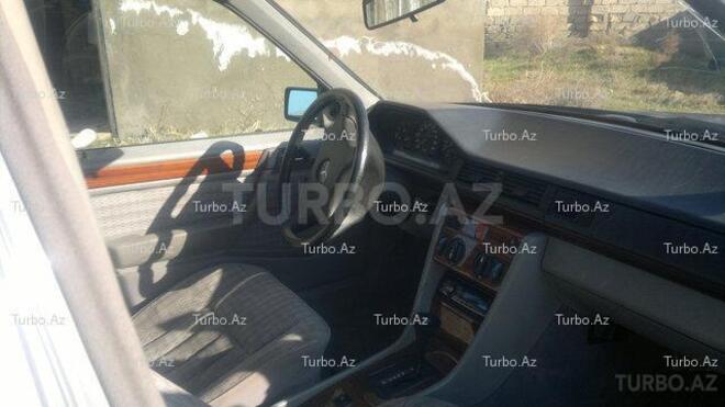 Mercedes E 300 1992, 221,600 km - 3.0 l - Bakı