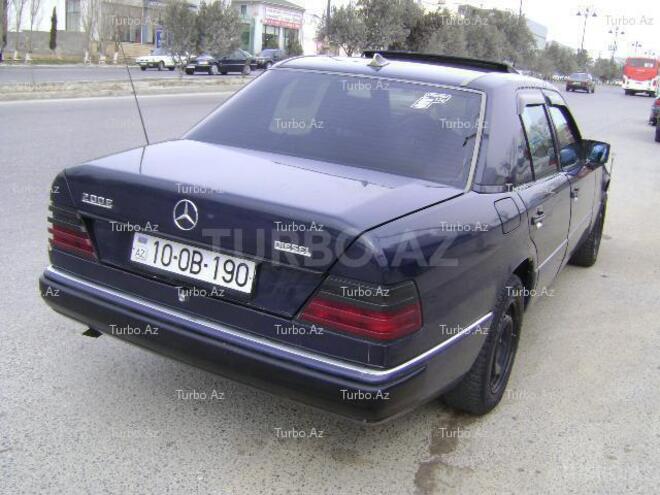 Mercedes E 200 1992, 250,000 km - 2.0 l - Bakı