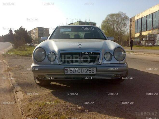 Mercedes E 220 1999, 180,000 km - 2.2 л - Bakı