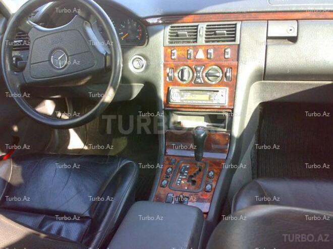 Mercedes E 220 1999, 180,000 km - 2.2 л - Bakı