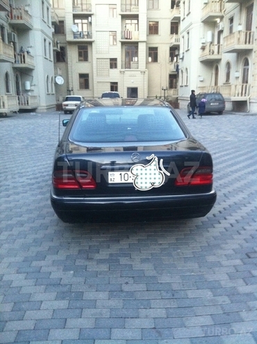 Mercedes E 230 1996, 220,800 km - 2.3 l - Bakı