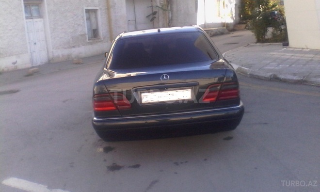 Mercedes E 220 1999, 285,000 km - 2.2 l - Bakı