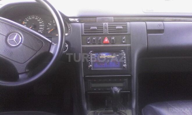 Mercedes E 220 1999, 285,000 km - 2.2 l - Bakı