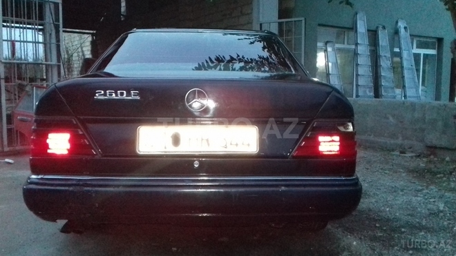 Mercedes E 260 1991, 380,784 km - 2.6 l - Zərdab