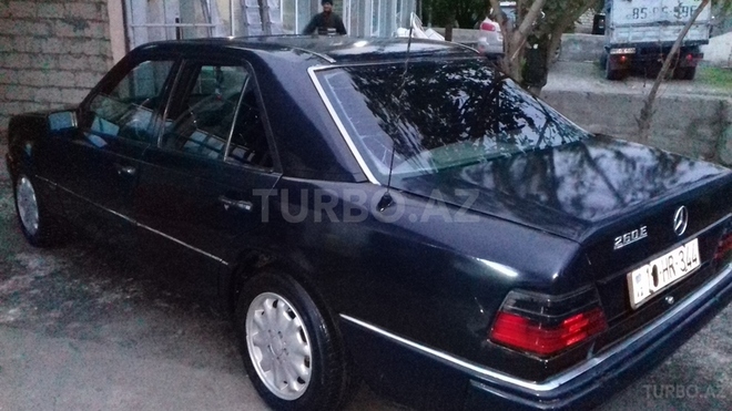 Mercedes E 260 1991, 380,784 km - 2.6 l - Zərdab