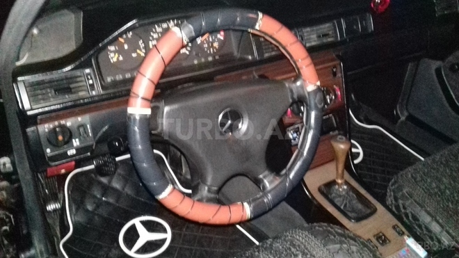 Mercedes E 260 1991, 380,784 km - 2.6 l - Zərdab