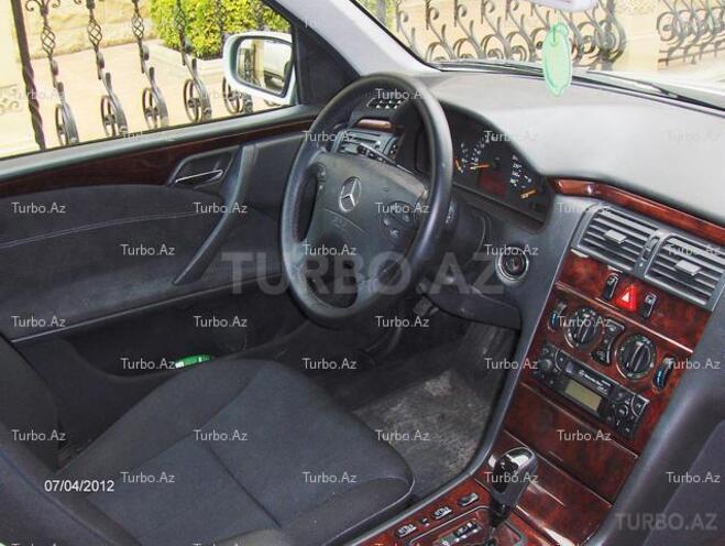 Mercedes E 220 2000, 155,000 km - 2.2 л - Bakı