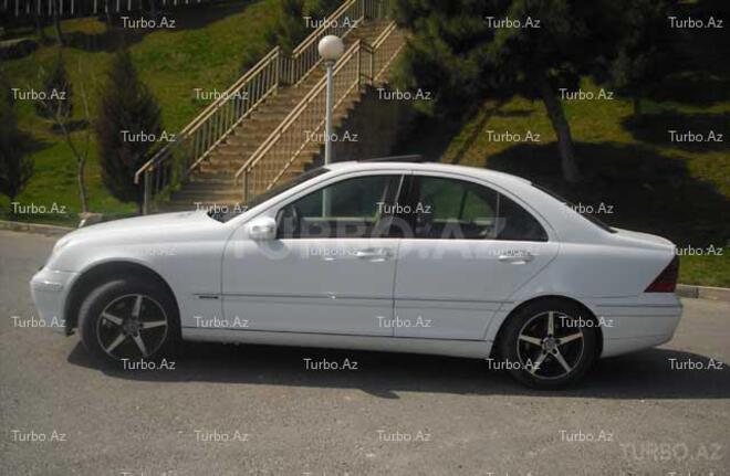 Mercedes C 200 2001, 240,000 km - 2.0 l - Bakı