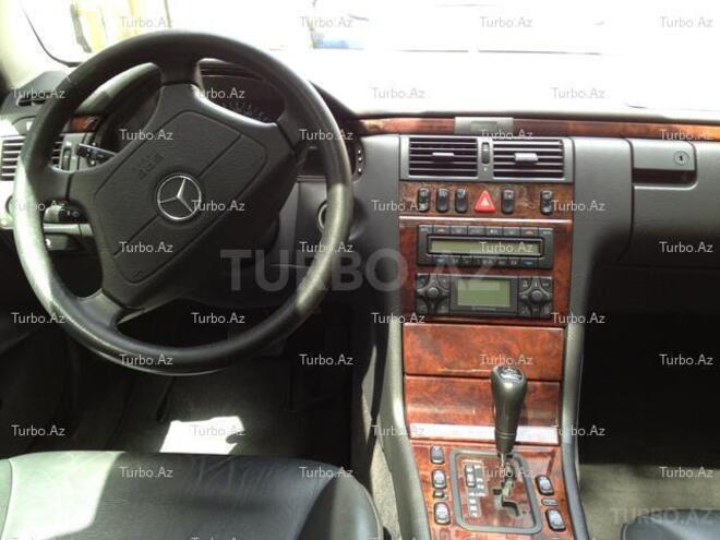 Mercedes E 240 1999, 168,000 km - 2.6 l - Bakı