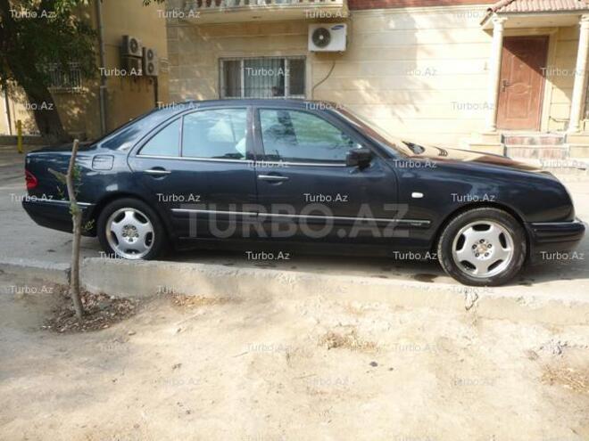 Mercedes E 240 1999, 273,000 km - 2.4 l - Bakı