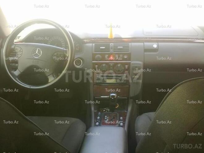 Mercedes E 220 2000, 188,000 km - 2.2 л - Bakı