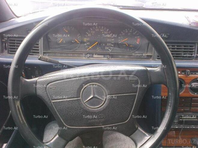Mercedes 190 1993, 205,000 km - 2.6 л - Bakı
