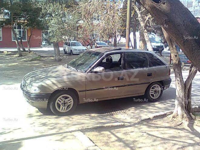 Opel Astra 1995, 202,000 km - 1.6 l - Bakı