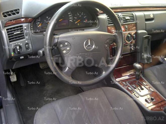 Mercedes E 220 2000, 19,000 km - 2.2 l - Bakı