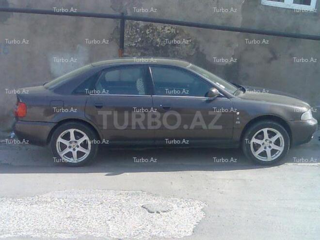 Audi A4 1996, 250,000 km - 1.6 l - Bakı
