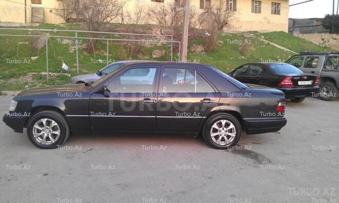 Mercedes E 220 1995, 256,000 km - 2.2 l - Bakı