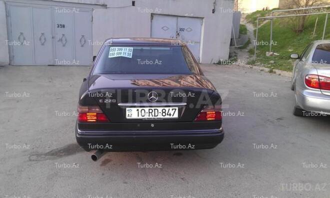 Mercedes E 220 1995, 256,000 km - 2.2 l - Bakı