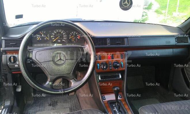 Mercedes E 220 1995, 256,000 km - 2.2 l - Bakı