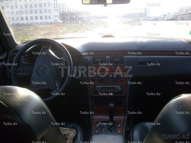 Mercedes E 220 1998, 216,000 km - 2.2 l - Bakı