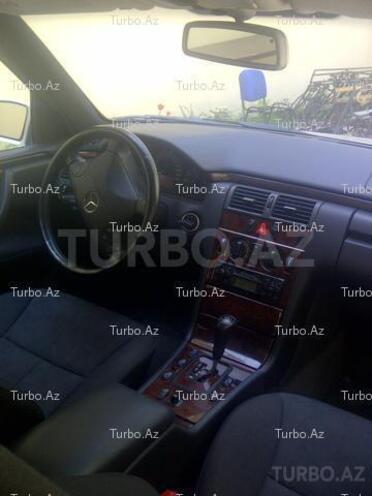 Mercedes E 240 2000, 130,000 km - 2.4 l - Bakı