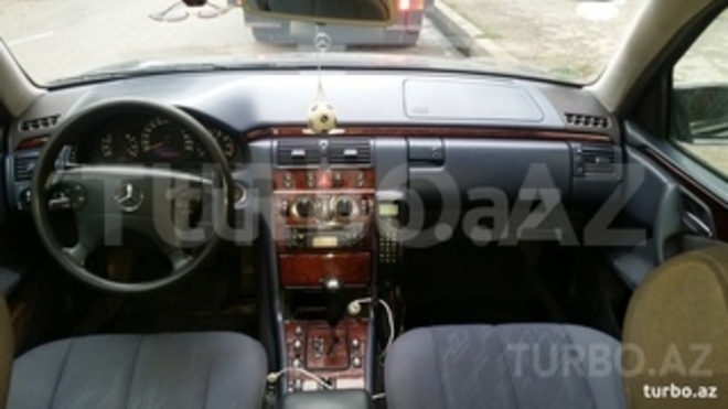Mercedes E 260 2000, 28,800 km - 2.6 л - Bakı