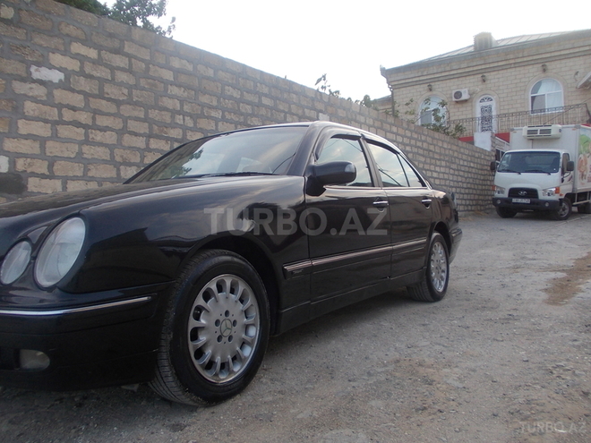 Mercedes E 270 2000, 200,000 km - 2.7 л - Bakı