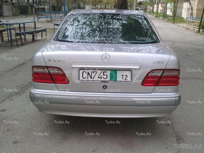 Mercedes E 220 2001, 240,000 km - 2.2 л - Bakı
