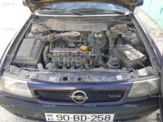 Opel Astra 1995, 350,000 km - 1.6 l - Bakı