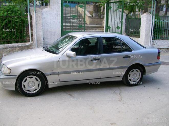 Mercedes C 220 2000, 130,000 km - 2.2 l - Bakı