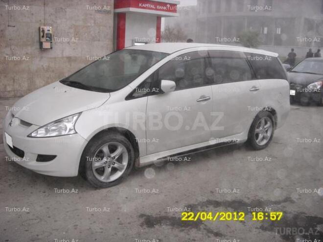 Mitsubishi Grandis 2003, 82,000 km - 2.4 l - Bakı